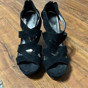 Madden Girl Black Wedges side 7.5
